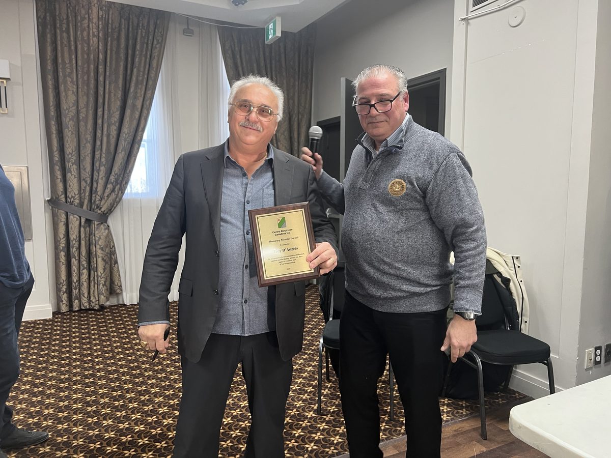 Tony D'Angelo riceve l'Honorary Member Award del Centro Abruzzese Canadese