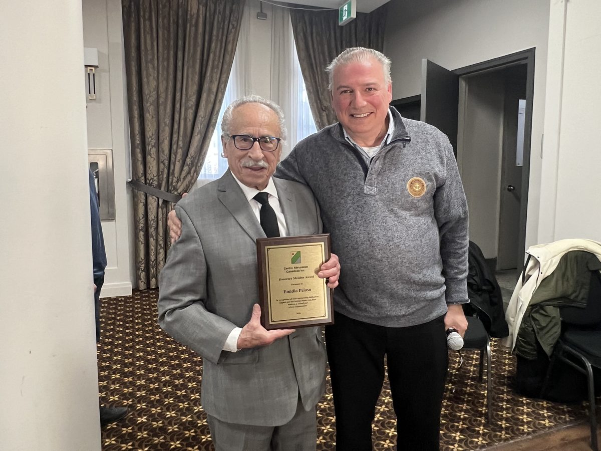 Emidio Peloso riceve l'Honorary Member Award del Centro Abruzzese Canadese