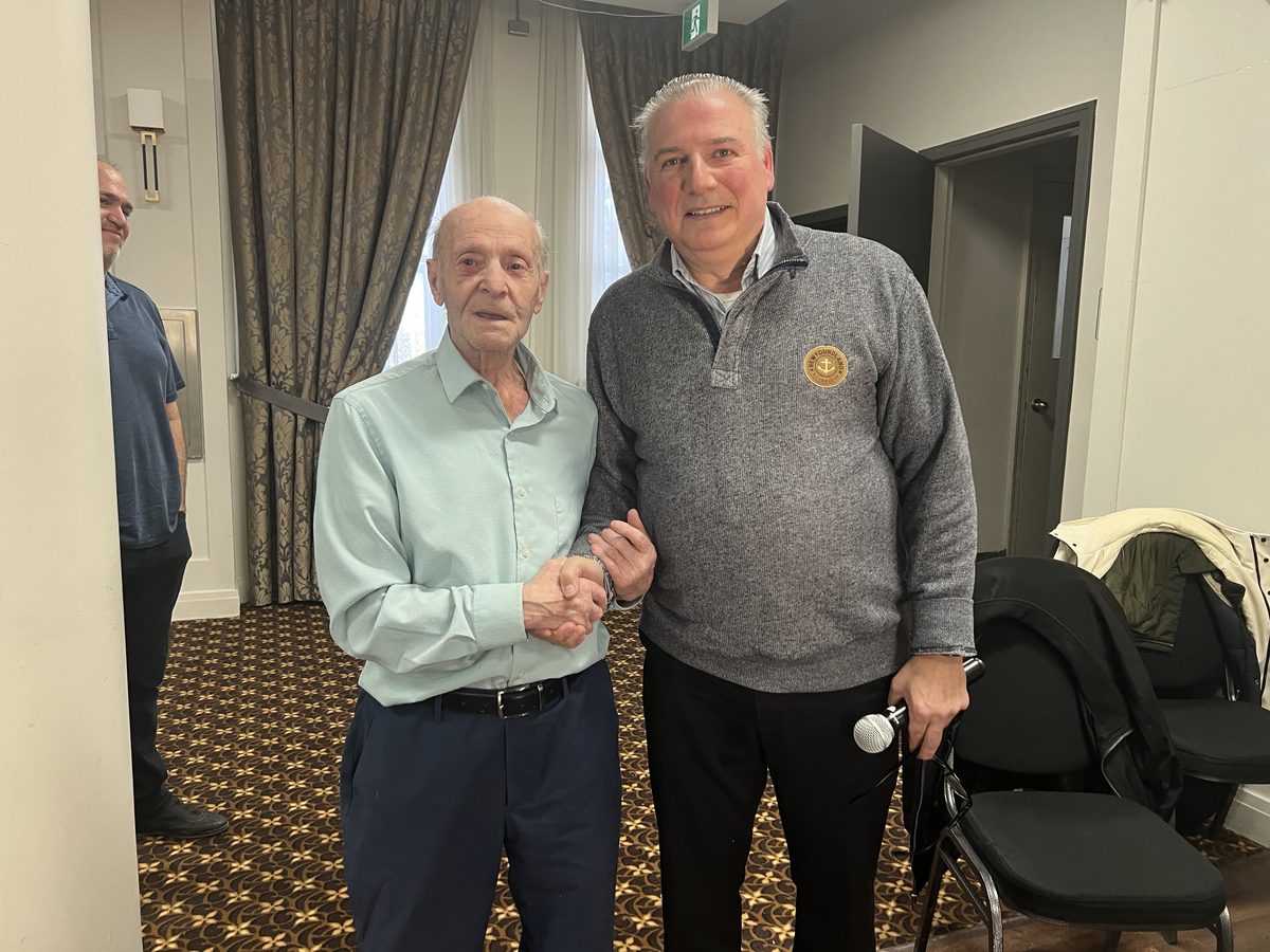 Joe Schieda, past president del Centro Abruzzese Canadese, con il presidente in carica